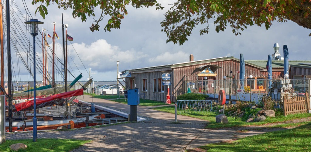 Fischimbiß an der Geststätte "Am alten Hafen" in Bodstedt