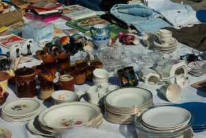 flohmarkt geschirr