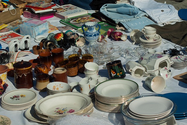 flohmarkt geschirr