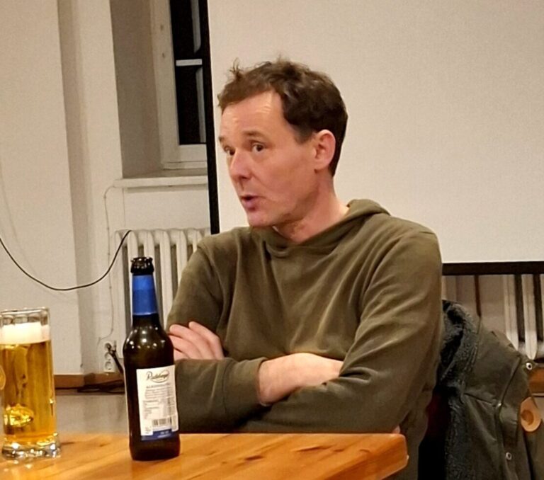 Mehr über den Artikel erfahren Filmregisseur Mark Sternkiker zu Gast in unserer KINOKNEIPE in Bodstedt | von Ramona Müller