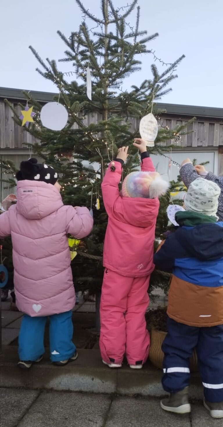 schmuecken aufhaengen