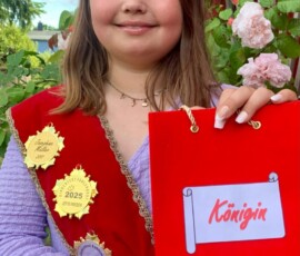25 Königin beim Taubenstechen Mimi Pirl